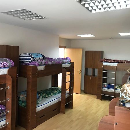 Міни-Хостел Родинного Типу Dubai Uschhorod Exterior foto