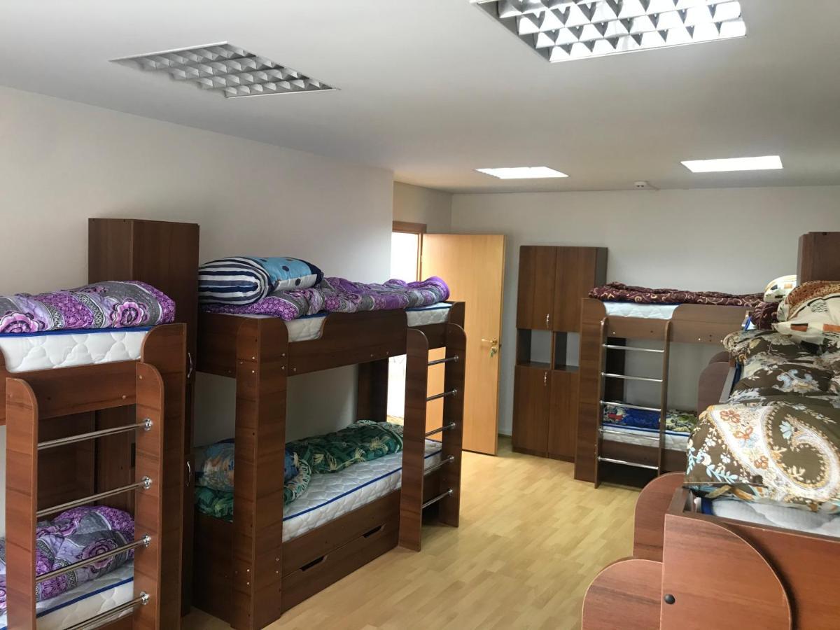 Міни-Хостел Родинного Типу Dubai Uschhorod Exterior foto