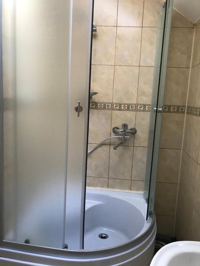 Міни-Хостел Родинного Типу Dubai Uschhorod Exterior foto